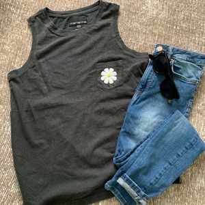 Custom distressed daisy top🌼